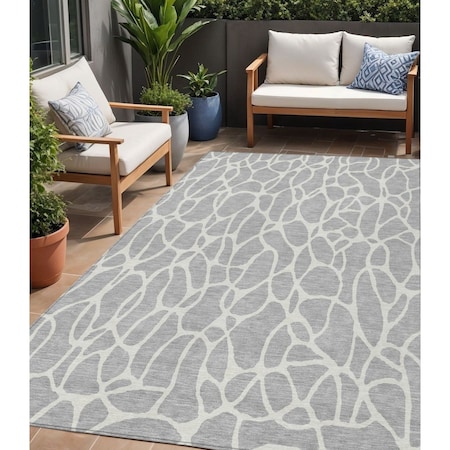 Homeroots 5' X 8' Silver And Ivory Geometric Washable Indoor Outdoor Area Rug 599311