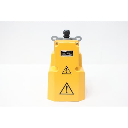 Temco Heavy Duty Foot Pedal Switch With Guard 250V-Ac CN0004