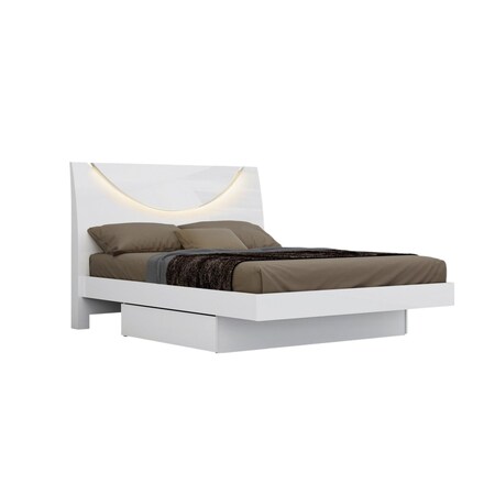 Homeroots Four Piece White Solid and Manufactured Wood Bedroom Set With Mirror 366262