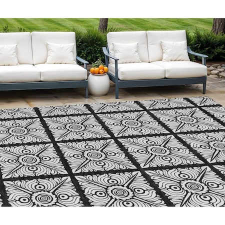 Homeroots 8' X 10' Black Ivory And Gray Medallion Washable Indoor Outdoor Area Rug 589329
