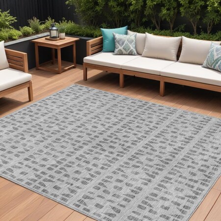 Homeroots 9' X 12' Gray And Ivory Geometric Washable Indoor Outdoor Area Rug 613775