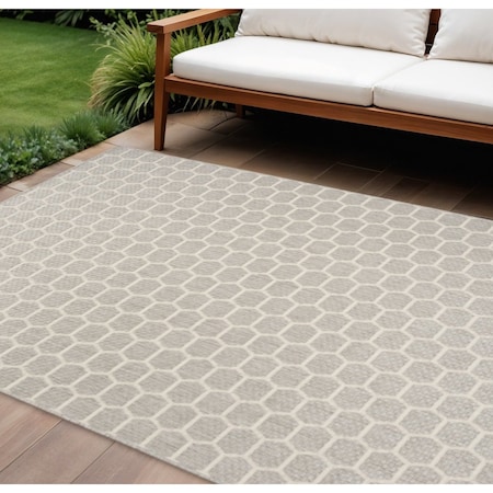 Homeroots 6' X 9' Gray And Ivory Geometric Indoor Outdoor Area Rug 554835
