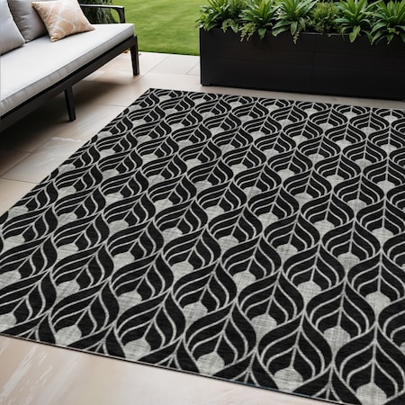 Homeroots 5' X 8' Black And Ivory Geometric Washable Indoor Outdoor Area Rug 596004