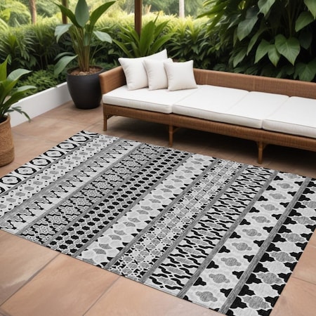 Homeroots 9' X 12' Black Gray And Ivory Quatrefoil Washable Indoor Outdoor Area Rug 583202