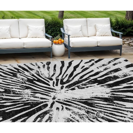 Homeroots 8' X 10' Ivory Black And Gray Abstract Washable Indoor Outdoor Area Rug 588013