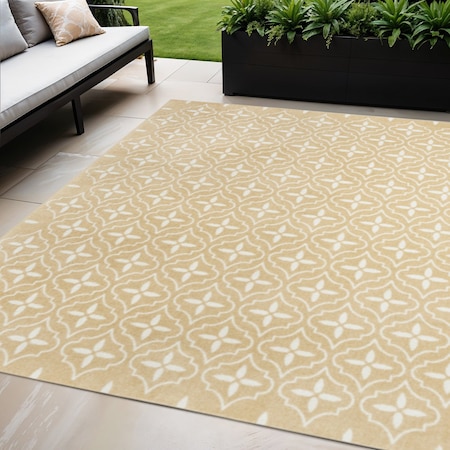 Homeroots 5' X 7' Beige And Ivory Geometric Indoor Outdoor Area Rug 572641