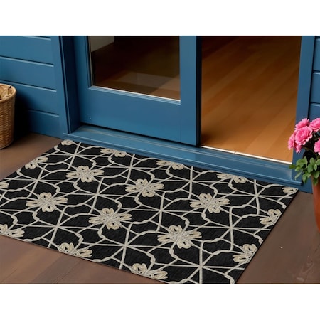 Homeroots 3' X 5' Black And Ivory Geometric Washable Indoor Outdoor Area Rug 613404