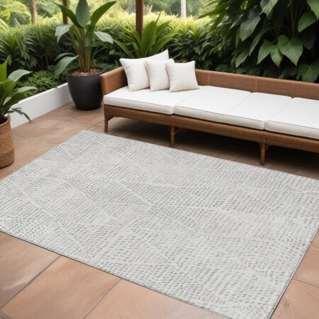 Homeroots 10' X 14' Silver And Ivory Geometric Washable Indoor Outdoor Area Rug 577600