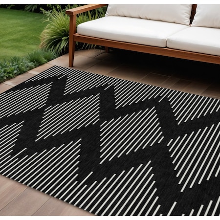 Homeroots 8' X 10' Black And Ivory Geometric Washable Indoor Outdoor Area Rug 598535
