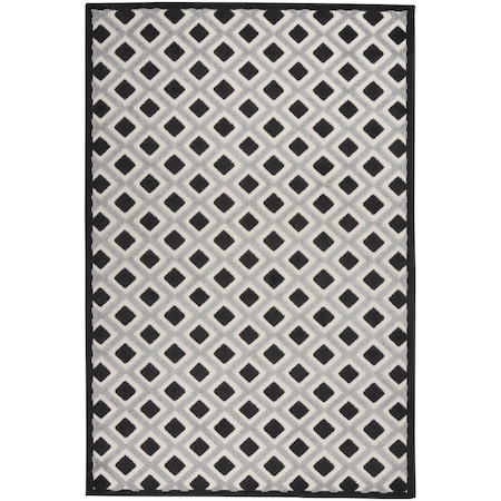 Homeroots 6' X 9' Black And White Geometric Indoor Outdoor Area Rug 546860