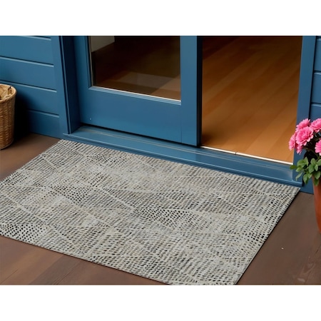 Homeroots 3' X 5' Gray Beige And Black Geometric Washable Indoor Outdoor Area Rug 577559