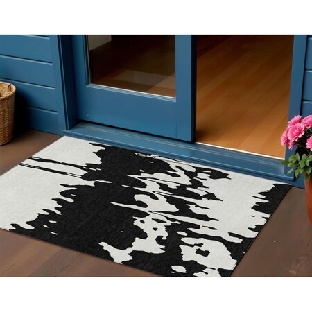 Homeroots 3' X 5' Black And Ivory Abstract Washable Indoor Outdoor Area Rug 613614