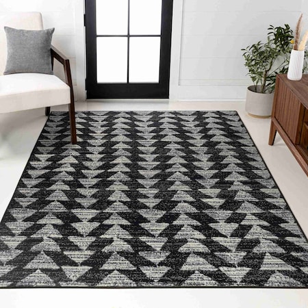 Jonathan Y Aisha Moroccan Triangle Geometric Black/Cream 4 ft. x 6 ft. Area Rug MOH206C-4