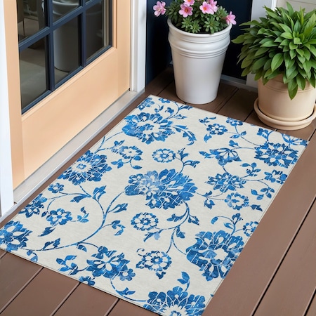 Homeroots 3' X 5' White And Denim Blue Floral Washable Indoor Outdoor Area Rug 589512