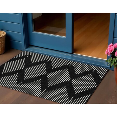 Homeroots 3' X 5' Black And Ivory Geometric Washable Indoor Outdoor Area Rug 598532