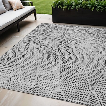 Homeroots 5' X 8' Pewter Charcoal And Ivory Geometric Washable Indoor Outdoor Area Rug 577572