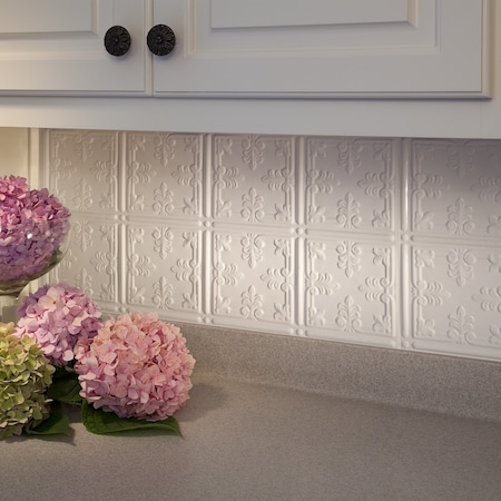 Fasade Fasade 18in x 24in Traditional 10 Gloss White Backsplash Panel 5pk PB5700