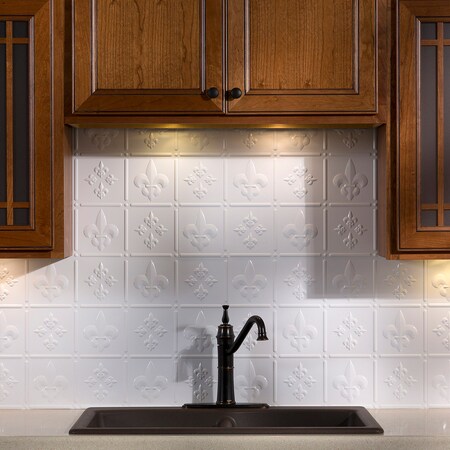 Fasade Fasade 18in x 24in Fleur-de-lis Gloss White Backsplash Panel 5pk PB6600
