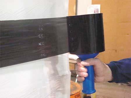ZORO SELECT Hand Stretch Wrap 5" x 1000 ft., Cast Black Opaque 15A928
