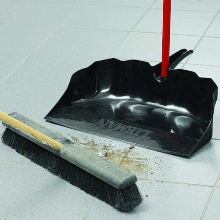 Libman Libman Outdoor/Shop Scoop, 22" Wide, Telescopic Handle 929