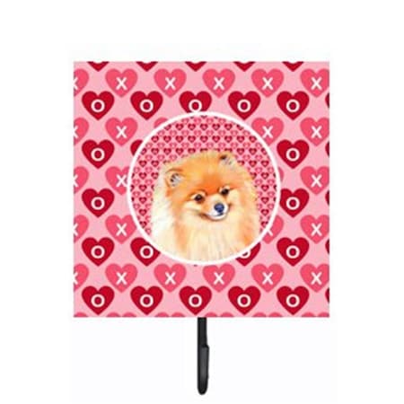 Carolines Treasures 4.25 x 7 in. Pomeranian Valentines Love and Hearts Leash Or Key Holder LH9170SH4