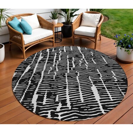 Homeroots 8' Black And Ivory Round Abstract Washable Indoor Outdoor Area Rug 588494