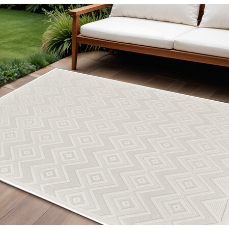 Homeroots 10' X 14' Ivory And White Geometric Indoor Outdoor Area Rug 551513