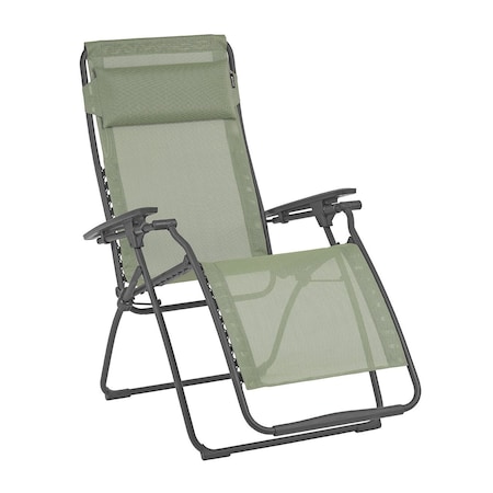Homeroots 28" Green Steel Outdoor Zero Gravity Chair with Green Cushion 320593