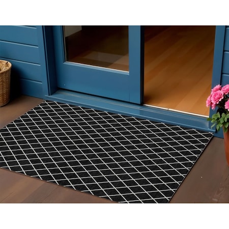 Homeroots 3' X 5' Black And Ivory Geometric Washable Indoor Outdoor Area Rug 596081