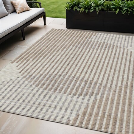 Homeroots 5' X 8' Beige And Ivory Geometric Washable Indoor Outdoor Area Rug 597602