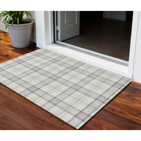 Homeroots 3' X 5' Silver And Gray Plaid Washable Indoor Outdoor Area Rug 601368