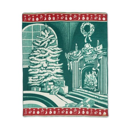 Homeroots Ultra Soft Green Christmas Scene Handmade Queen Size Throw Blanket 383066