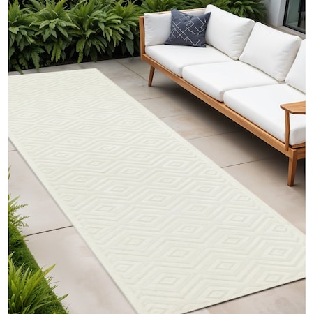 Homeroots 10' Ivory And White Geometric Indoor Outdoor Runner Rug 564062