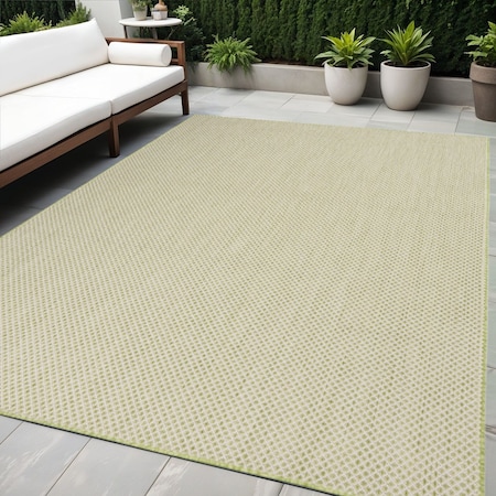 Homeroots 5' X 7' Green and Ivory Indoor Outdoor Area Rug 522036