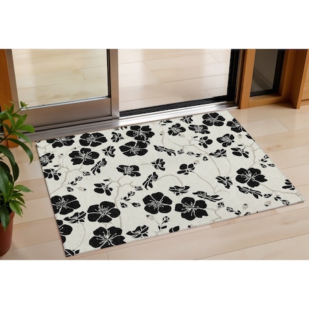 Homeroots 3' X 5' Ivory And Black Floral Washable Indoor Outdoor Area Rug 600006