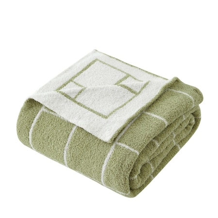 Homeroots 50" X 60" Green and White Fleece Knitted Geometric Plush Throw Blanket 535292