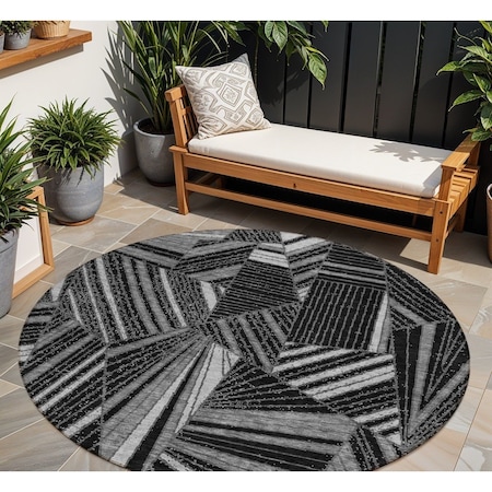 Homeroots 8' Black And Gray Round Geometric Washable Indoor Outdoor Area Rug 594757