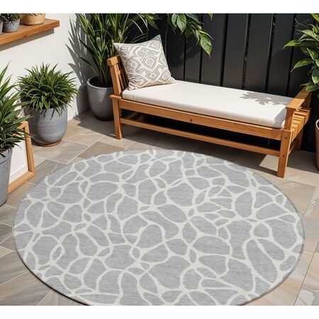 Homeroots 8' Silver And Ivory Round Geometric Washable Indoor Outdoor Area Rug 599312