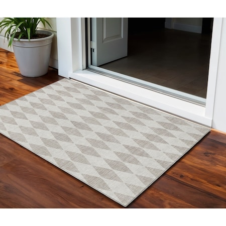 Homeroots 3' X 5' Beige Geometric Washable Indoor Outdoor Area Rug 577007