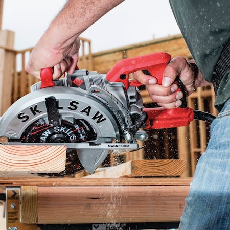 Skil SKILSAW 7-1/4'' 15-Amp Lightweight Magnesium Worm Drive Circular Saw SPT77WML-01