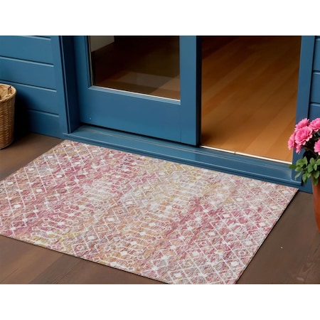 Homeroots 3' X 5' Pink And Ivory Argyle Washable Indoor Outdoor Area Rug 615818
