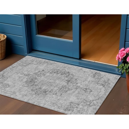 Homeroots 3' X 5' Silver Floral Medallion Washable Indoor Outdoor Area Rug 607938