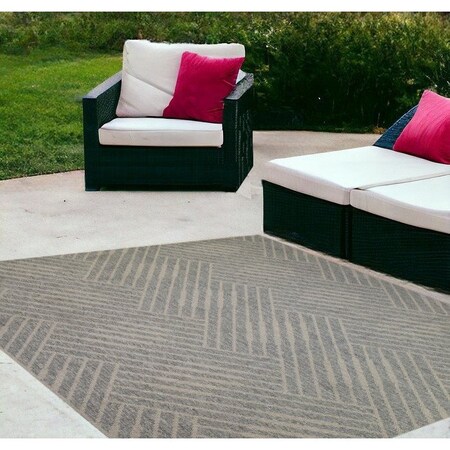 Homeroots 4' X 6' Gray Geometric Stain Resistant Indoor Outdoor Area Rug 531633