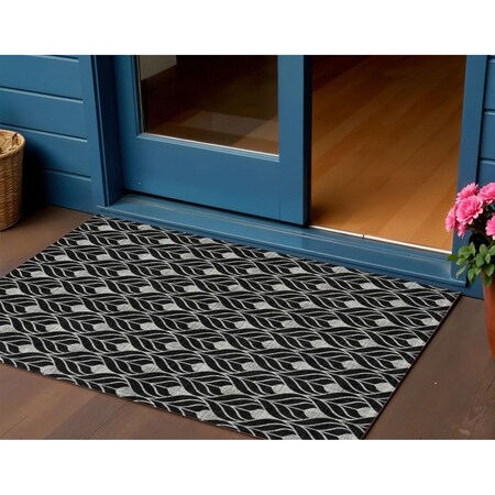 Homeroots 3' X 5' Black And Ivory Geometric Washable Indoor Outdoor Area Rug 596003