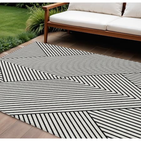 Homeroots 9' X 12' White And Black Geometric Washable Indoor Outdoor Area Rug 612164