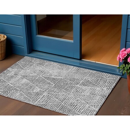 Homeroots 3' X 5' Pewter Charcoal And Ivory Geometric Washable Indoor Outdoor Area Rug 577571