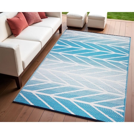 Homeroots 4' X 6' Aqua Geometric Indoor Outdoor Area Rug 555602