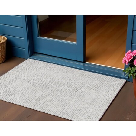 Homeroots 3' X 5' Silver And Ivory Geometric Washable Indoor Outdoor Area Rug 577595