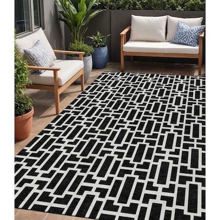 Homeroots 5' X 8' Black And Ivory Geometric Washable Indoor Outdoor Area Rug 594834