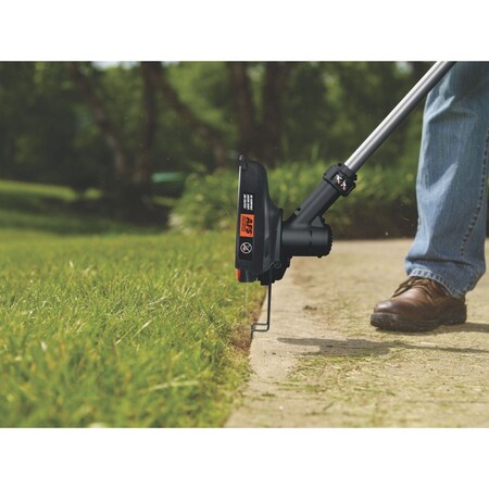 Black & Decker 40V MAX 13'' Lithium Ion Straight Cordless String Trimmer With PowerCommand LST136